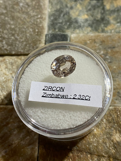 ZIRCON NATURAL GEMSTONE BRILLIANT LUSTRE   : KWEKWE, ZIMBABWE 2.32Ct MFG4812