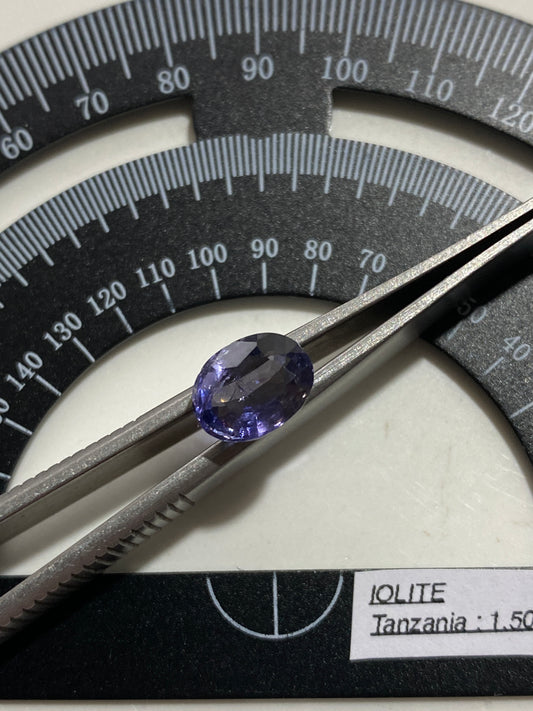 IOLITE NATURAL GEMSTONE : BABATI, MANYARA, TANZANIA. 1.50Ct MFG4815