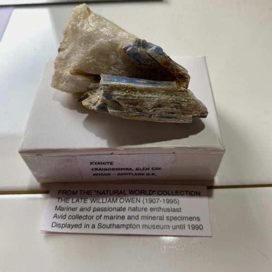 KYANITE - CRAIGOSHINA, GLEN ESK, ANGUS, SCOTLAND 70g MF9710
