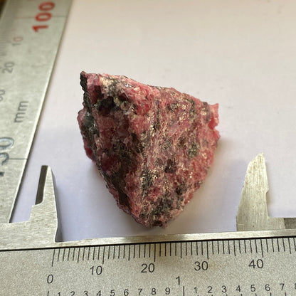 RHODONITE [ETC] - WESSELS MINE, NORTHERN CAPE, SOUTH AFRICA. 39g MF2095