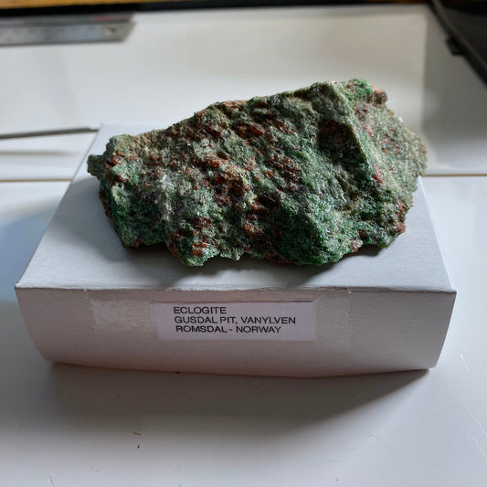 ECLOGITE - VANYLVEN, ROMSDAL, NORWAY. 165g MF2100