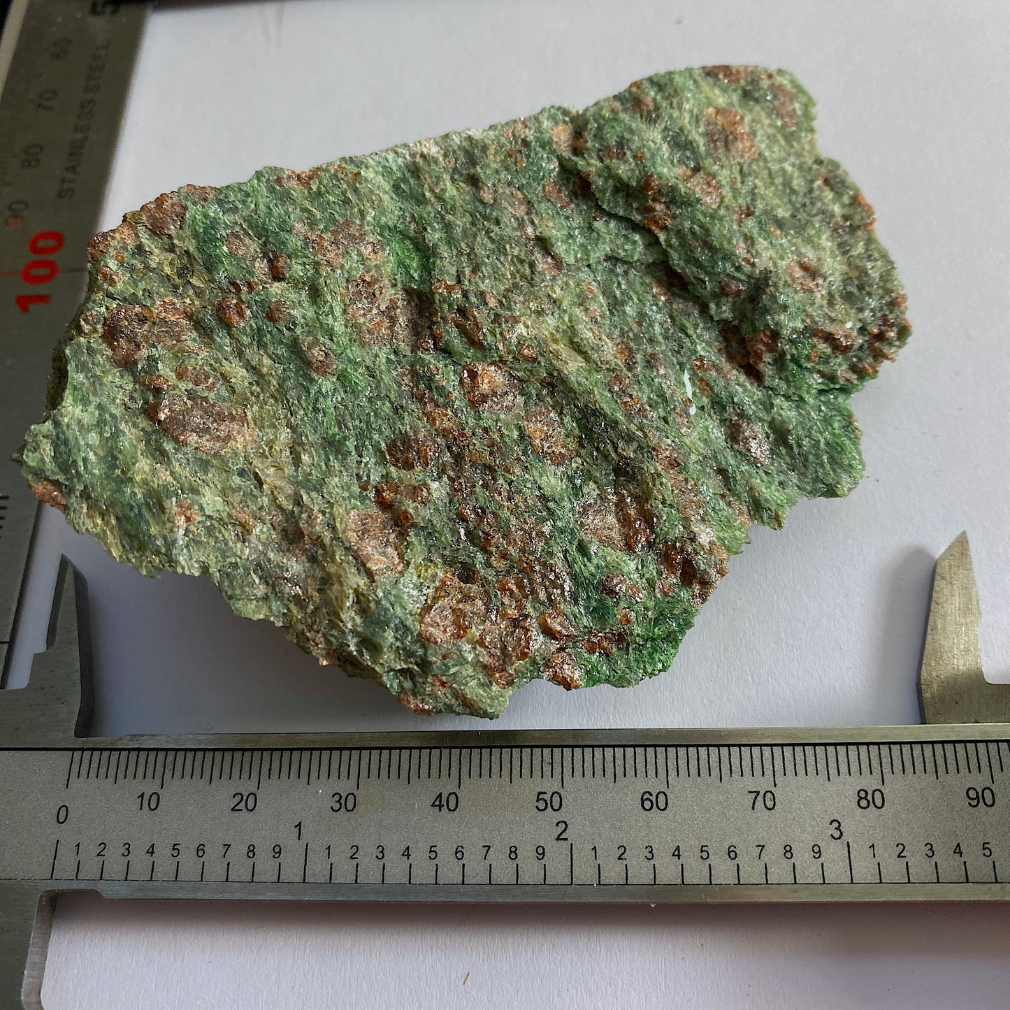 ECLOGITE - VANYLVEN, ROMSDAL, NORWAY. 165g MF2100