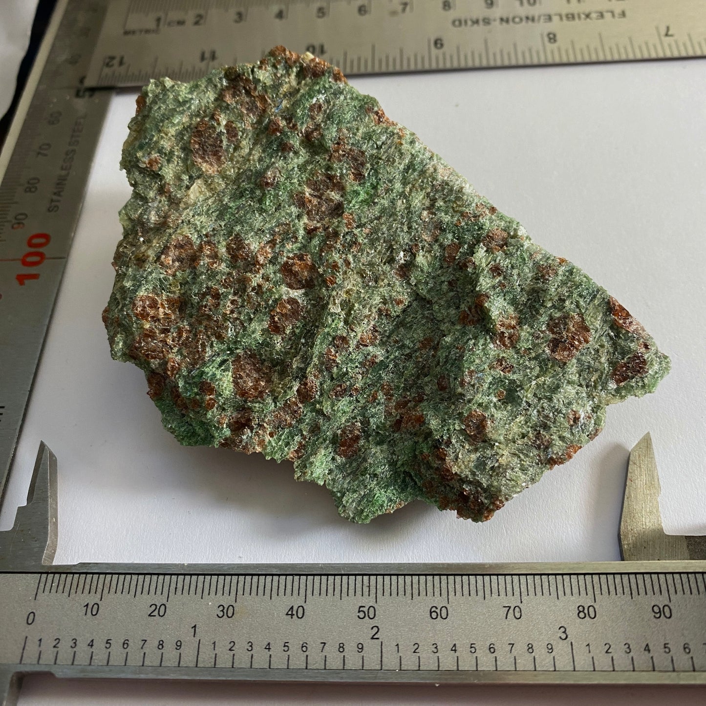 ECLOGITE - VANYLVEN, ROMSDAL, NORWAY. 165g MF2100