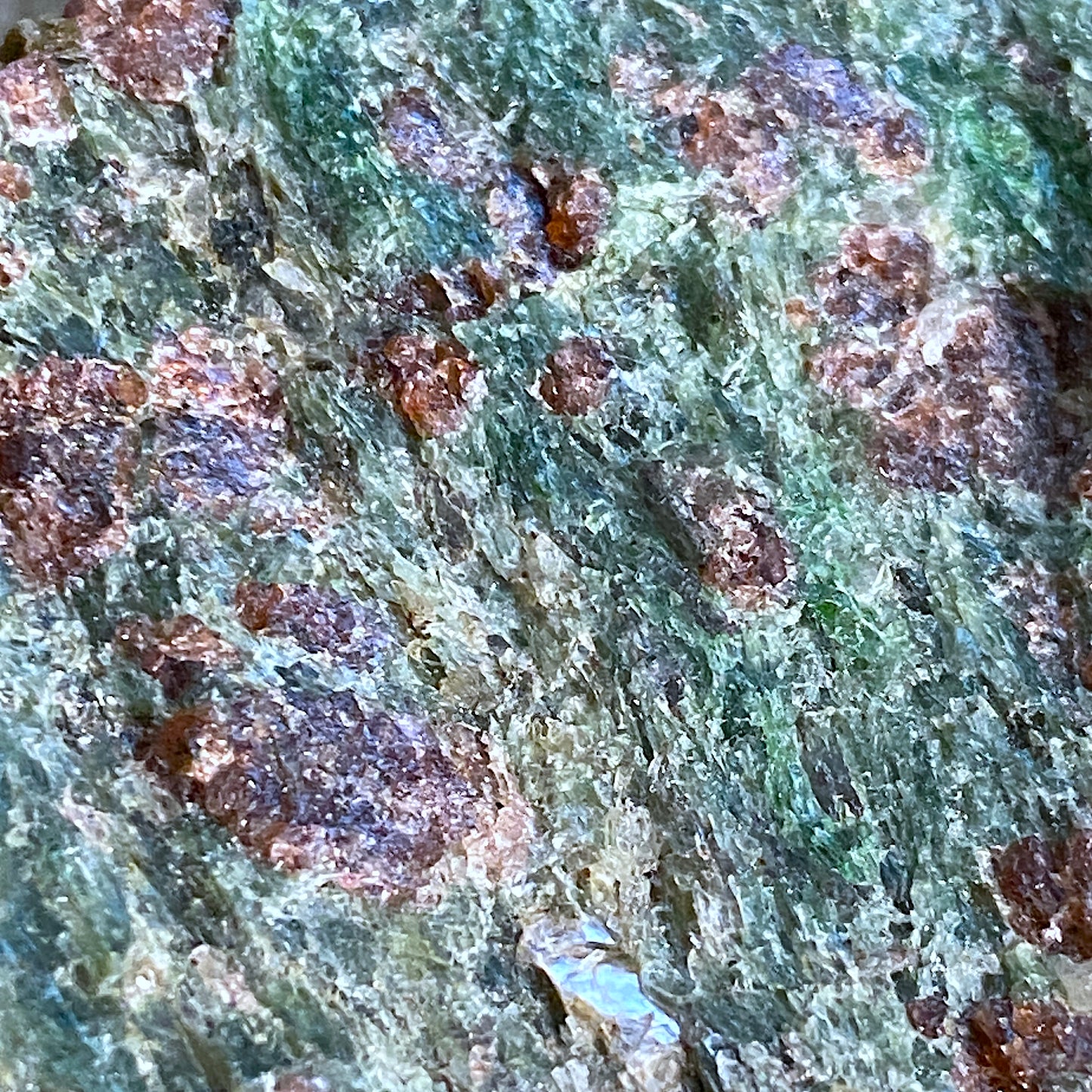 ECLOGITE - VANYLVEN, ROMSDAL, NORWAY. 165g MF2100