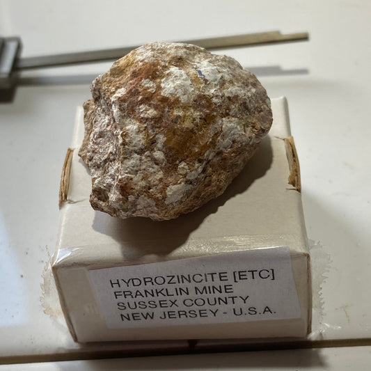 HYDROZINCITE [ETC] : FRANKLIN MINE, SUSSEX COUNTY, NEW JERSEY, U.S.A.  18g MF5451