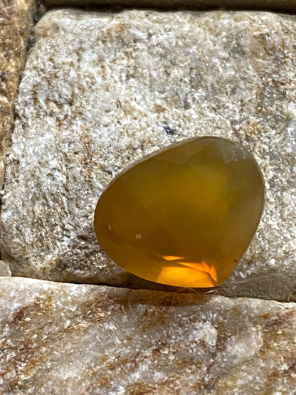 OPAL NATURAL GEMSTONE : CARBPNERA MINE, QUERETARO, MEXICO  3.00Ct MFG4822