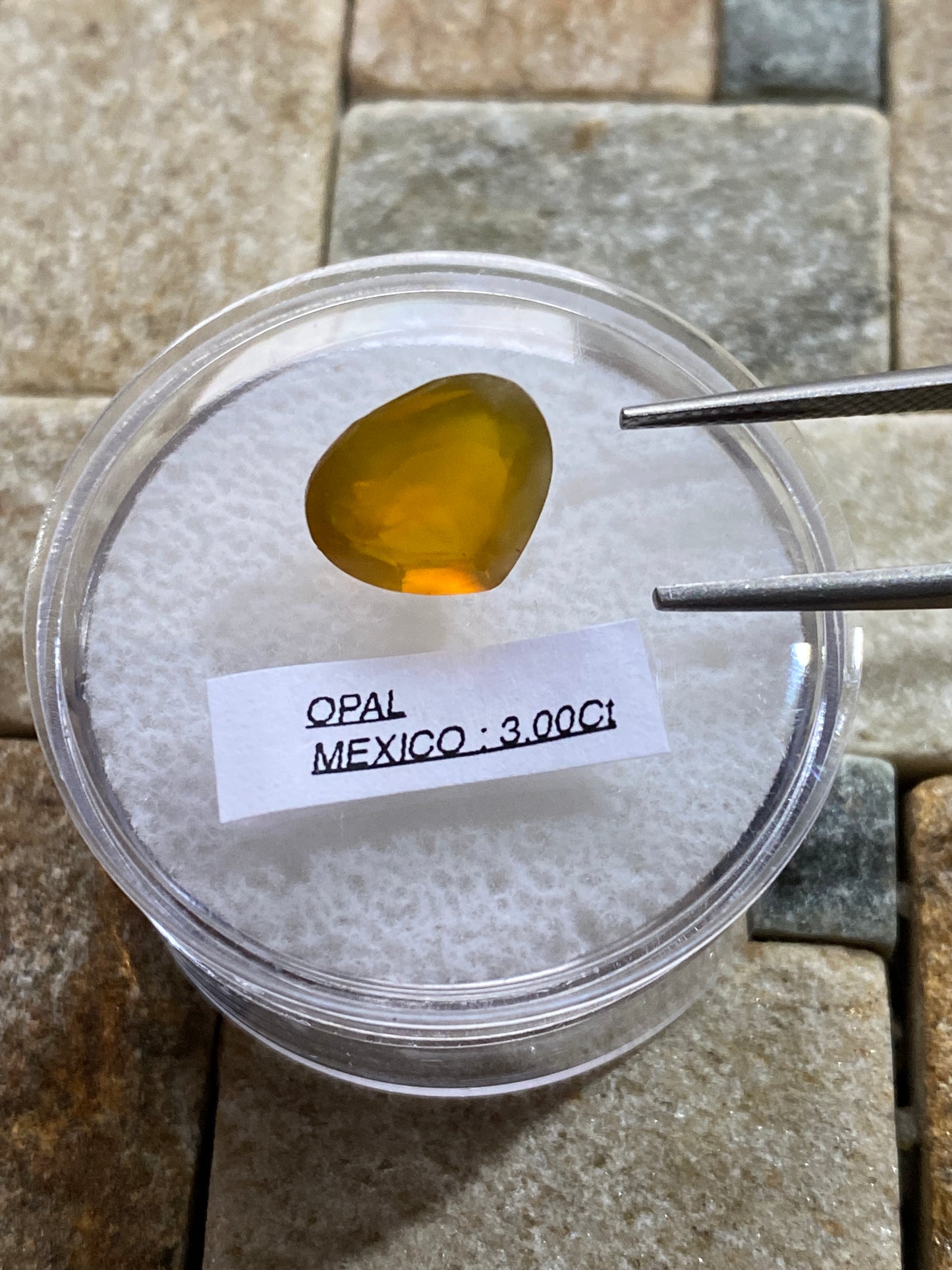 OPAL NATURAL GEMSTONE : CARBPNERA MINE, QUERETARO, MEXICO  3.00Ct MFG4822