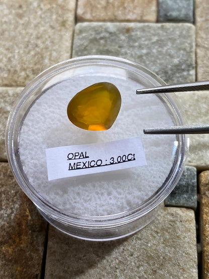 OPAL NATURAL GEMSTONE : CARBPNERA MINE, QUERETARO, MEXICO  3.00Ct MFG4822