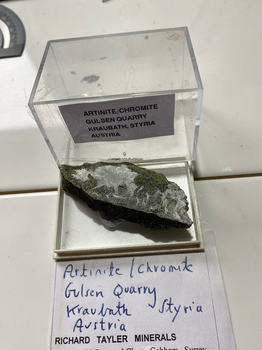 ARTINITE/CHROMITE : GULSEN QUARRY, STYRIA, AUSTRIA. 14g MF4734