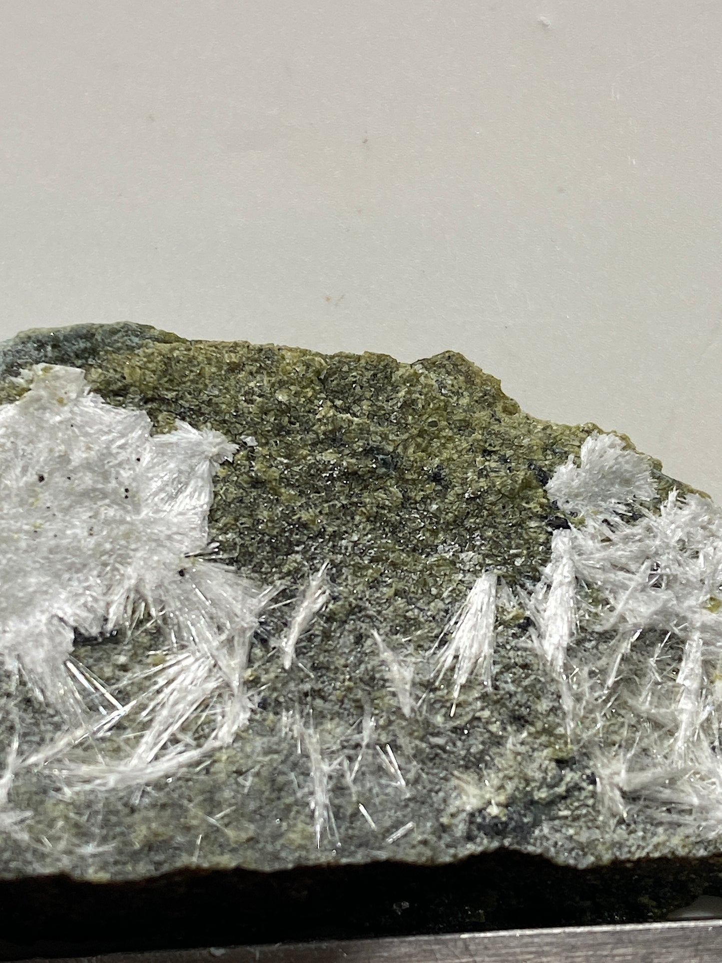 ARTINITE/CHROMITE : GULSEN QUARRY, STYRIA, AUSTRIA. 14g MF4734