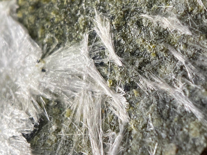 ARTINITE/CHROMITE : GULSEN QUARRY, STYRIA, AUSTRIA. 14g MF4734