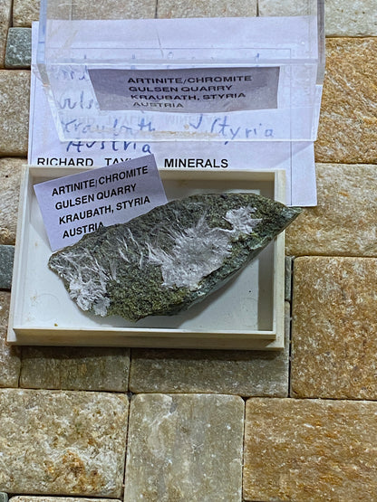 ARTINITE/CHROMITE : GULSEN QUARRY, STYRIA, AUSTRIA. 14g MF4734