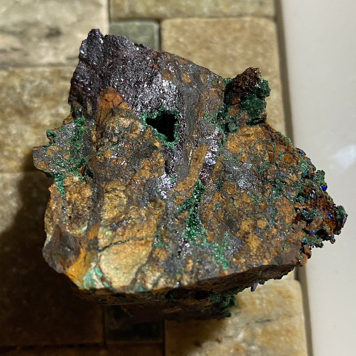 MALACHITE WITH CUPRITE : MINERAL HILL, CONDOBOLIN, N.S.W.  AUSTRALIA  73g MF5443