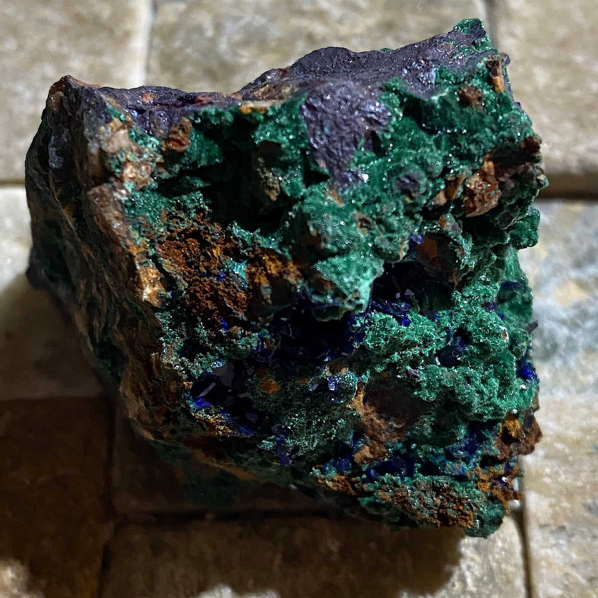 MALACHITE WITH CUPRITE : MINERAL HILL, CONDOBOLIN, N.S.W.  AUSTRALIA  73g MF5443