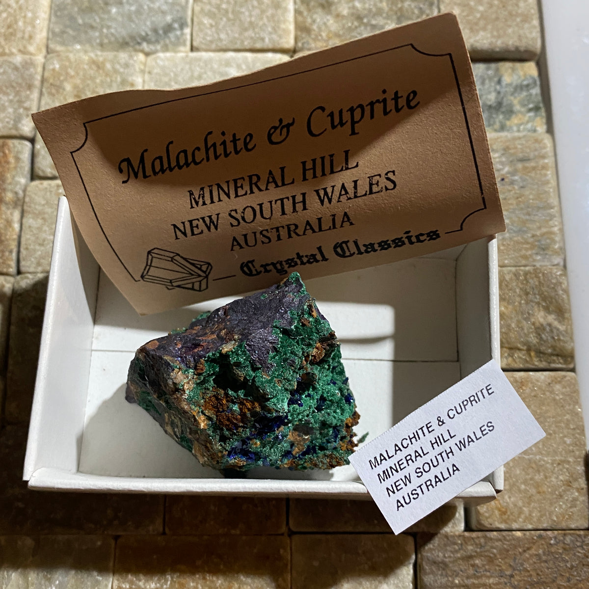 MALACHITE WITH CUPRITE : MINERAL HILL, CONDOBOLIN, N.S.W.  AUSTRALIA  73g MF5443