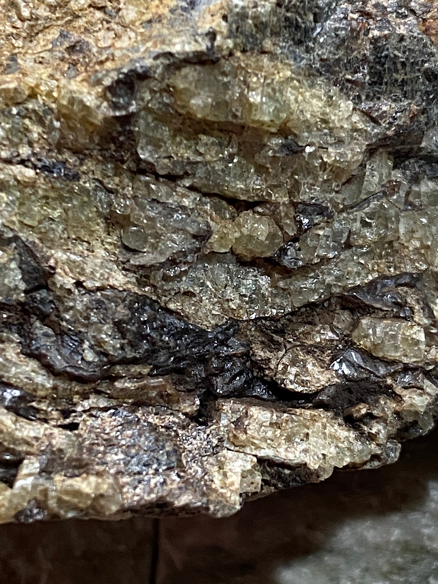 TITANITE/FLUORAPATITE : TORY HILL MINING DISTRICT, ONTARIO, CANADA 1843g MF4736