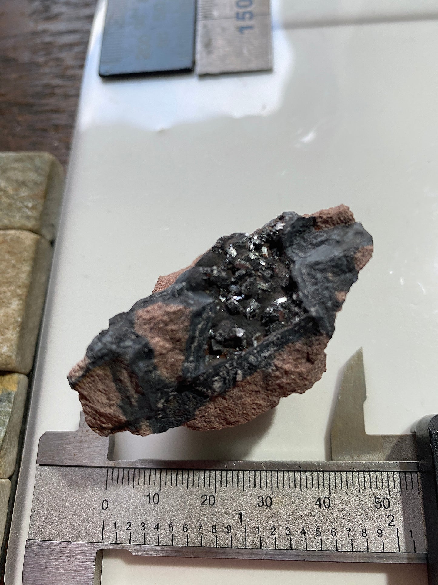 PYROLUSITE : FULLABROOK MINE, HALSINGER DOWN, BRAINTON, DEVON 56g MF4737