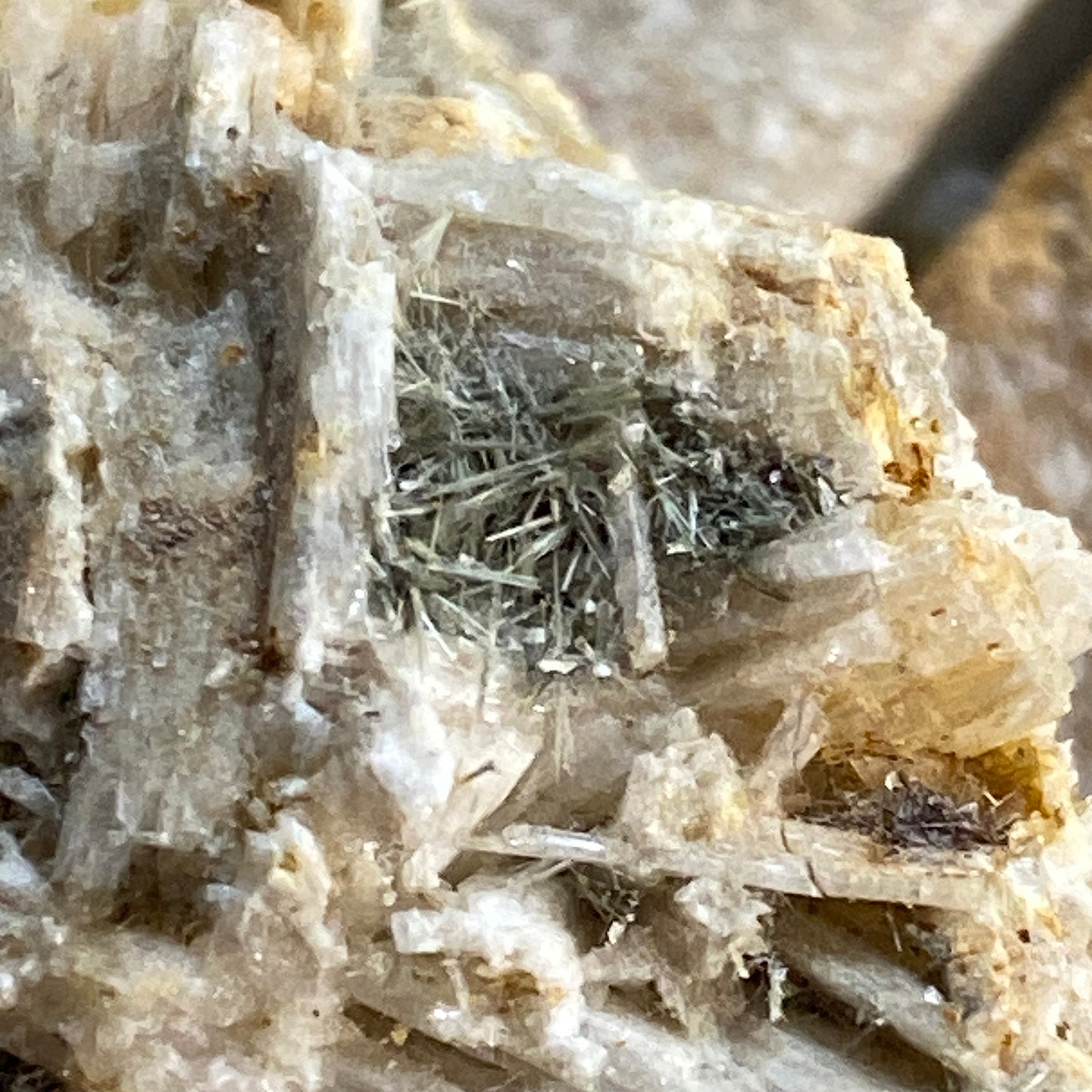 DANBURITE ON MATRIX - MAGLOVEC, SLOVAKIA  12g. MF2347