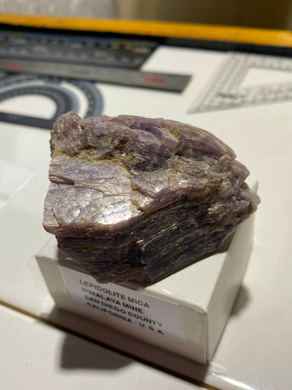 LEPIDOLITE MICA : HIMALAYA MINE, SAN DIEGO COUNTY, U.S.A. 80g MF4742