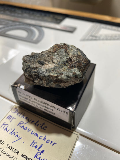 DELHAYELITE [ETC] : RASVUMCHORR MOUNTAIN, KOLA PENINSULA, RUSSIA 59g MF4821