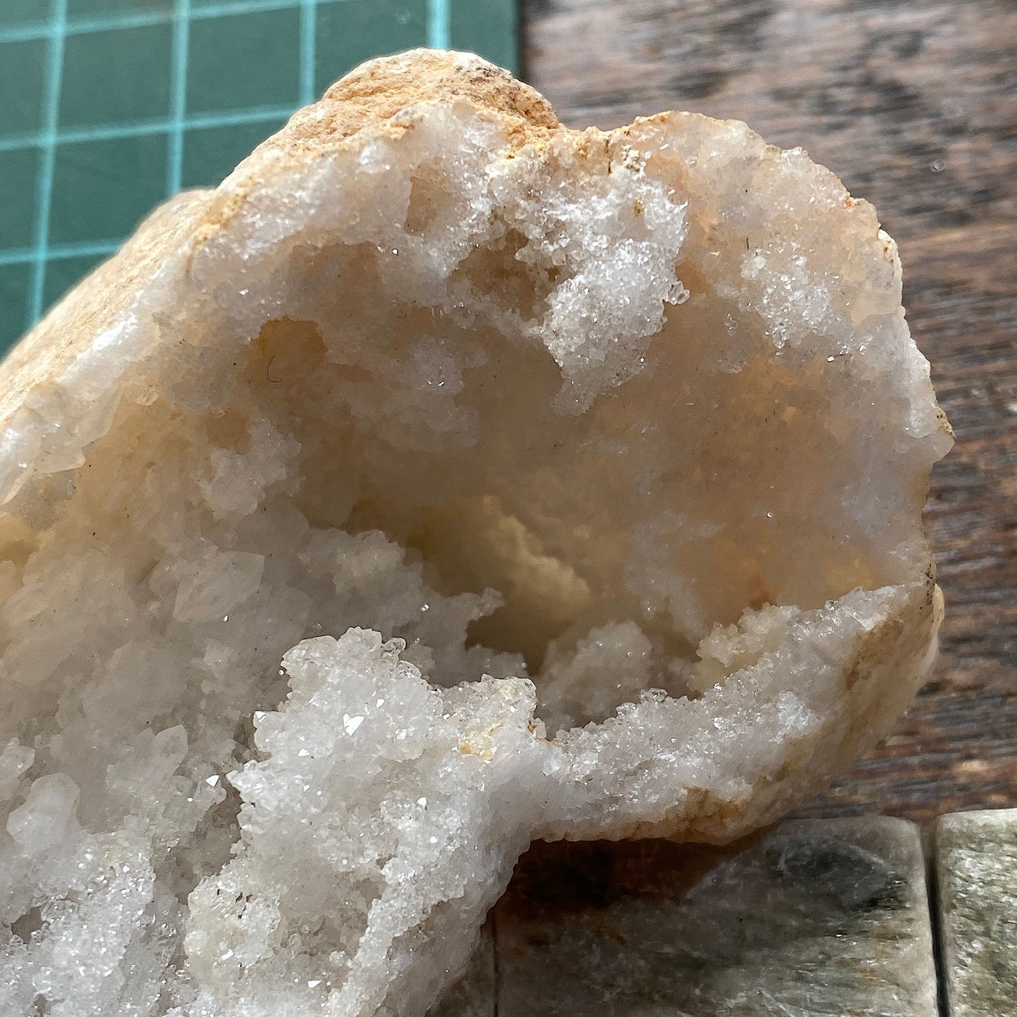 EXQUISITE QUARTZ GEODE - VALDEMANTILLO RAVINE, CASILE-LEON, SPAIN 111g MF949