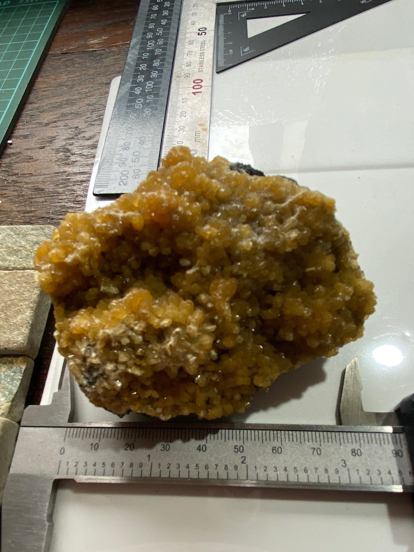 STILBITE : LEVEANIEMI MINE, KIRUNA, SWEDEN 371g MF4825