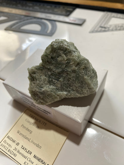 TREMOLITE : GASGRUVAN, PERSBERG, WERMLAND, SWEDEN 76g MF4826