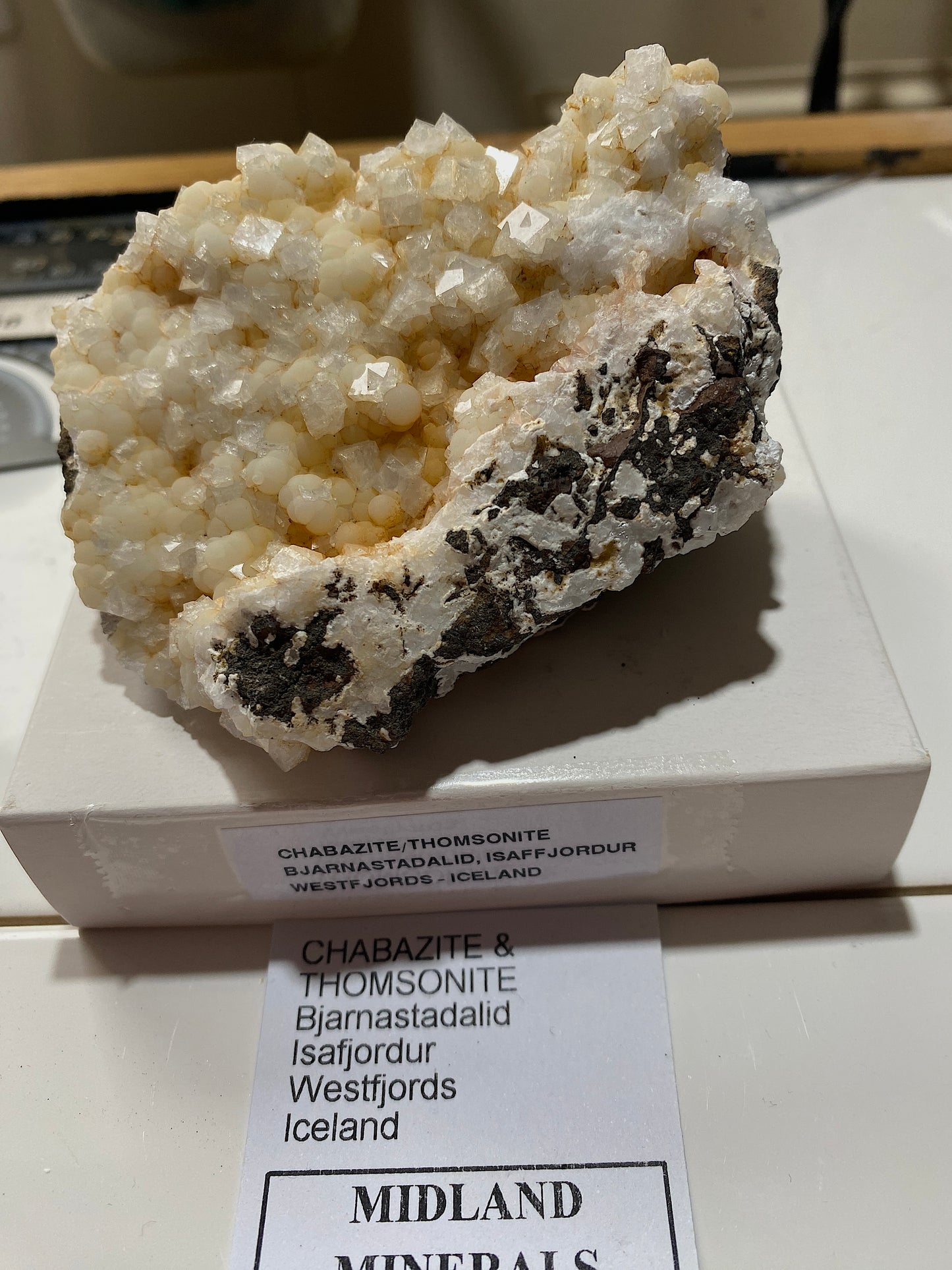 CHABAZITE & THOMSONITE : BJARNASTADALID, WESTFJORDS, ICELAND 205g MF4827