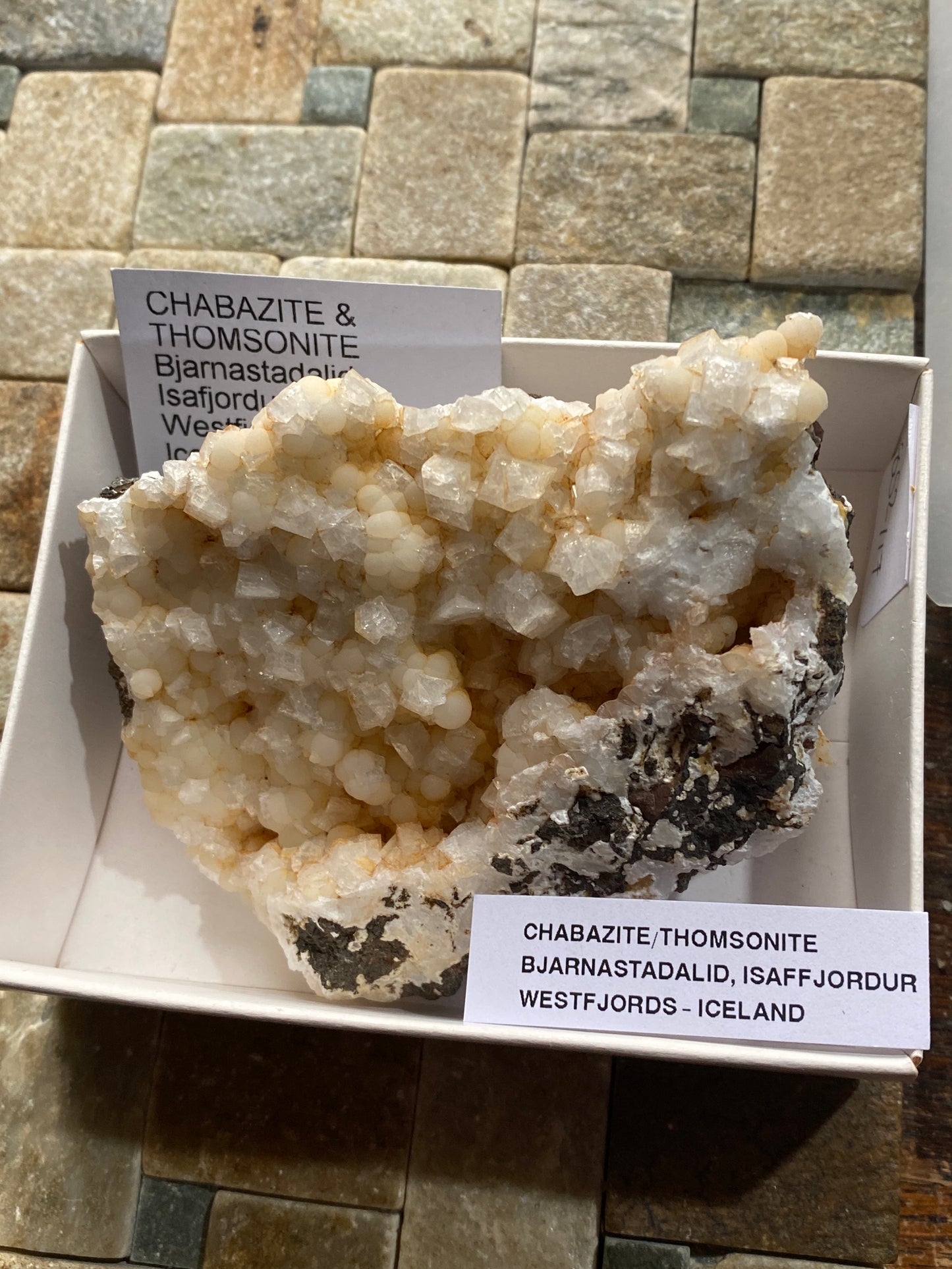 CHABAZITE & THOMSONITE : BJARNASTADALID, WESTFJORDS, ICELAND 205g MF4827
