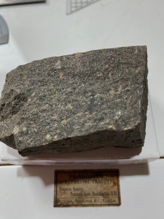 PHONOLITE : TRAPRAIN QUARRY, HADDINGTON, EAST LOTHIAN, SCOTLAND  145g. MF2828
