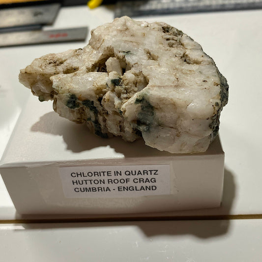 CHLORITE IN QUARTZ : HUTTON ROOF CRAG, CUMBRIA, ENGLAND 90g MF5471