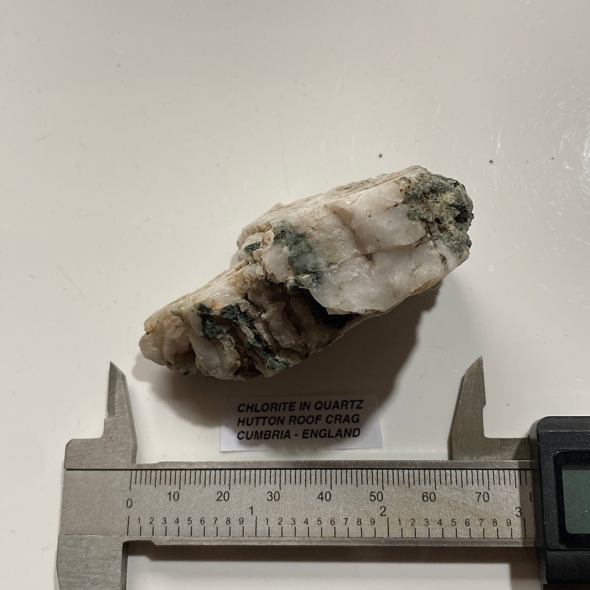 CHLORITE IN QUARTZ : HUTTON ROOF CRAG, CUMBRIA, ENGLAND 90g MF5471