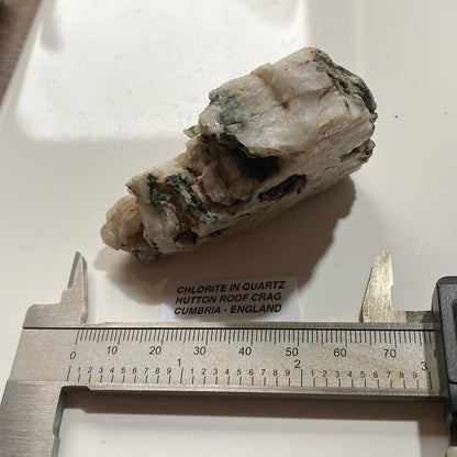 CHLORITE IN QUARTZ : HUTTON ROOF CRAG, CUMBRIA, ENGLAND 90g MF5471