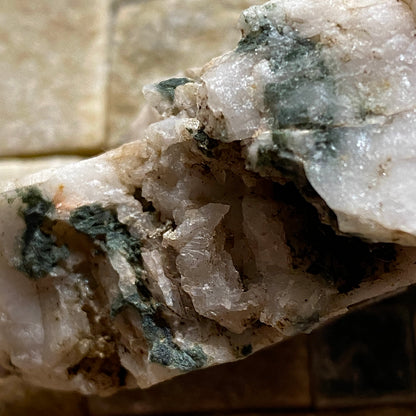 CHLORITE IN QUARTZ : HUTTON ROOF CRAG, CUMBRIA, ENGLAND 90g MF5471