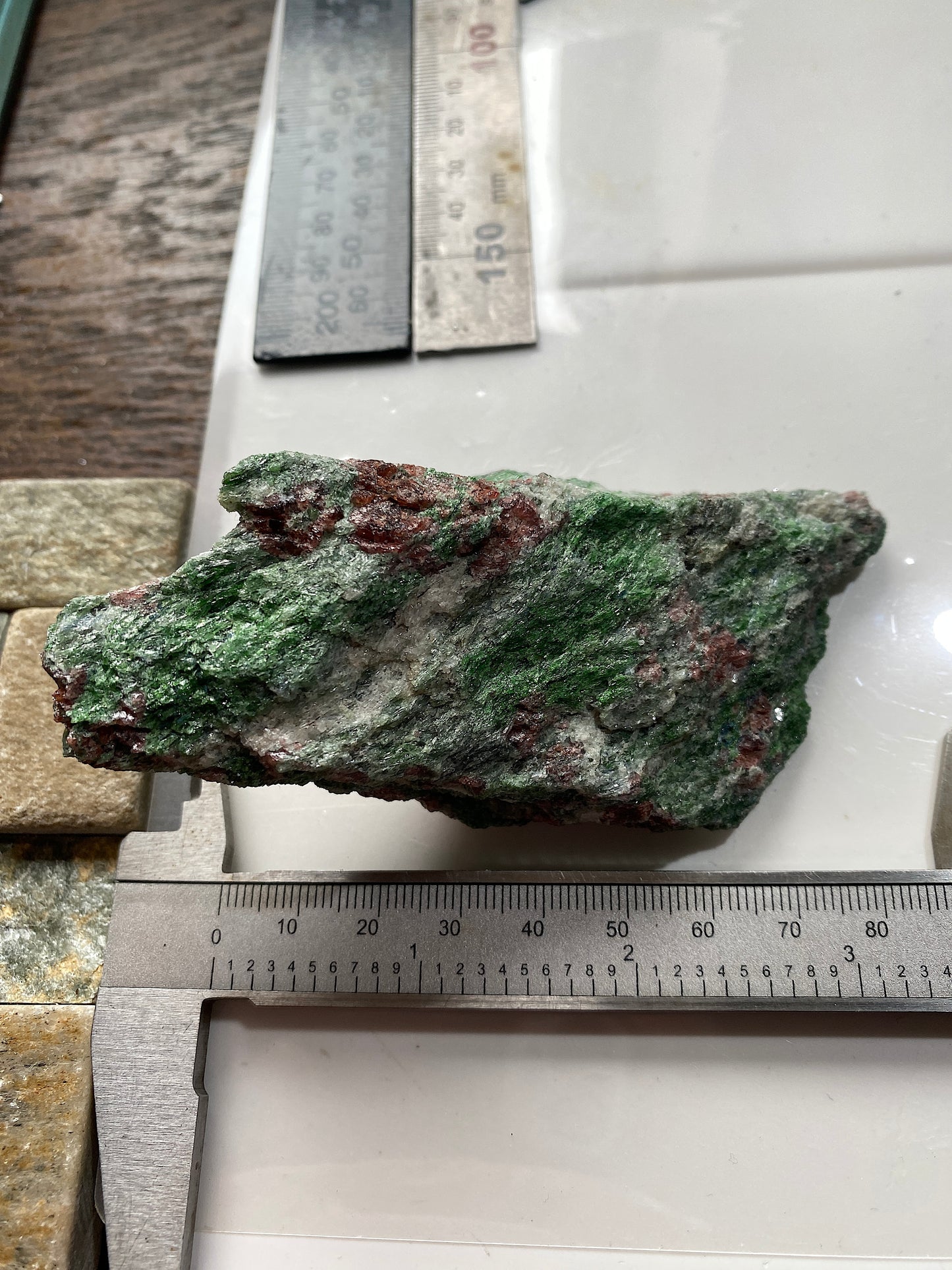 ECLOGITE [ GARNET & OMPHACITE] : GUSDAL OLIVINE PIT, ROMSDAL, NORWAY 173g MF4829