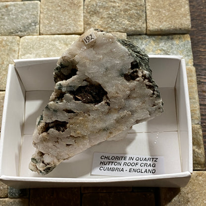 CHLORITE IN QUARTZ : HUTTON ROOF CRAG, CUMBRIA, ENGLAND 90g MF5471