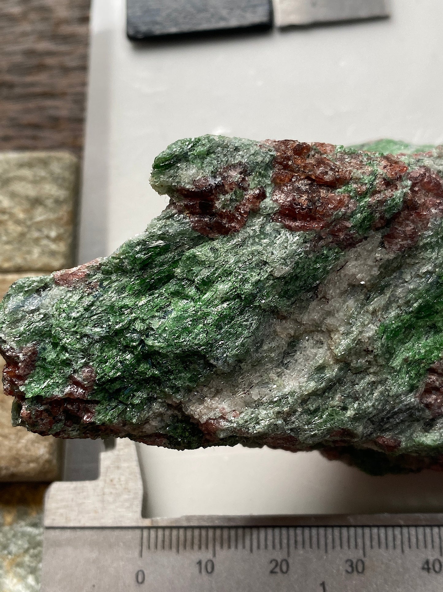 ECLOGITE [ GARNET & OMPHACITE] : GUSDAL OLIVINE PIT, ROMSDAL, NORWAY 173g MF4829