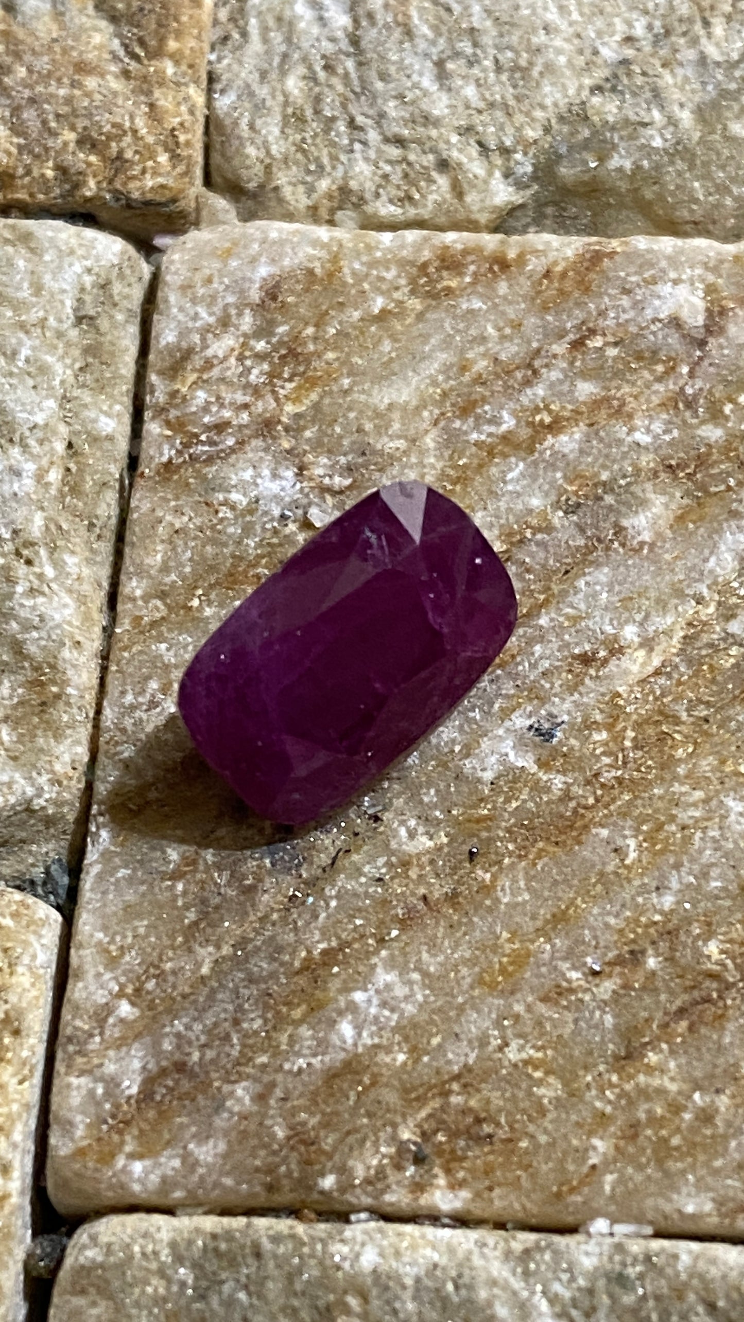 RUBY CORUNDUM NATURAL GEMSTONE : MOGOK, PWIN-Oo-LWIN, MANDALAY, MYANMAR 2.98Ct MFG4827