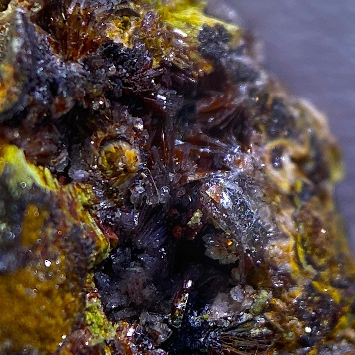 BERAUNITE [ETC] - INDIAN MOUNTAIN, CHEROKEE COUNTY, ALABAMA, U.S.A. 3g MF980