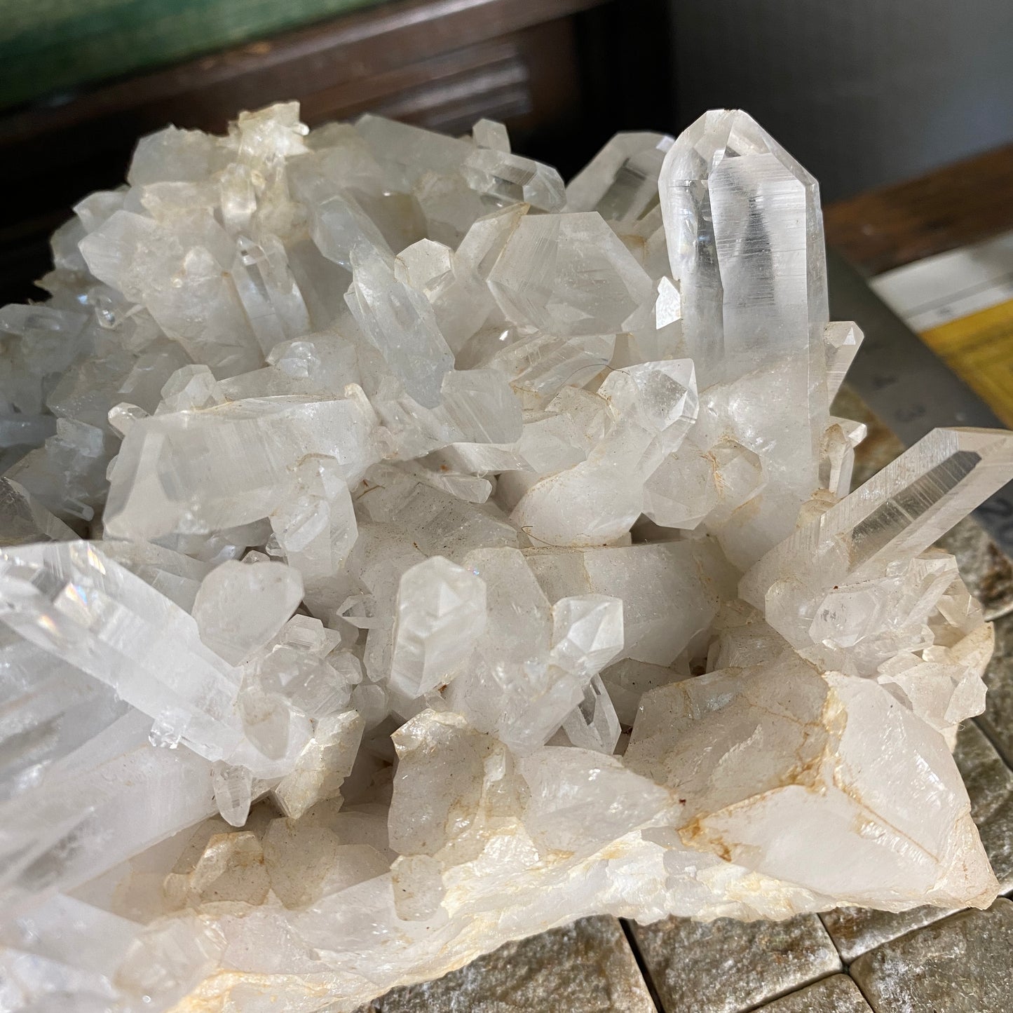 QUARTZ CRYSTAL ASSEMBLAGE, HIMALAYAS MTS, NEPAL SUBSTANTIAL 1164g MF1550