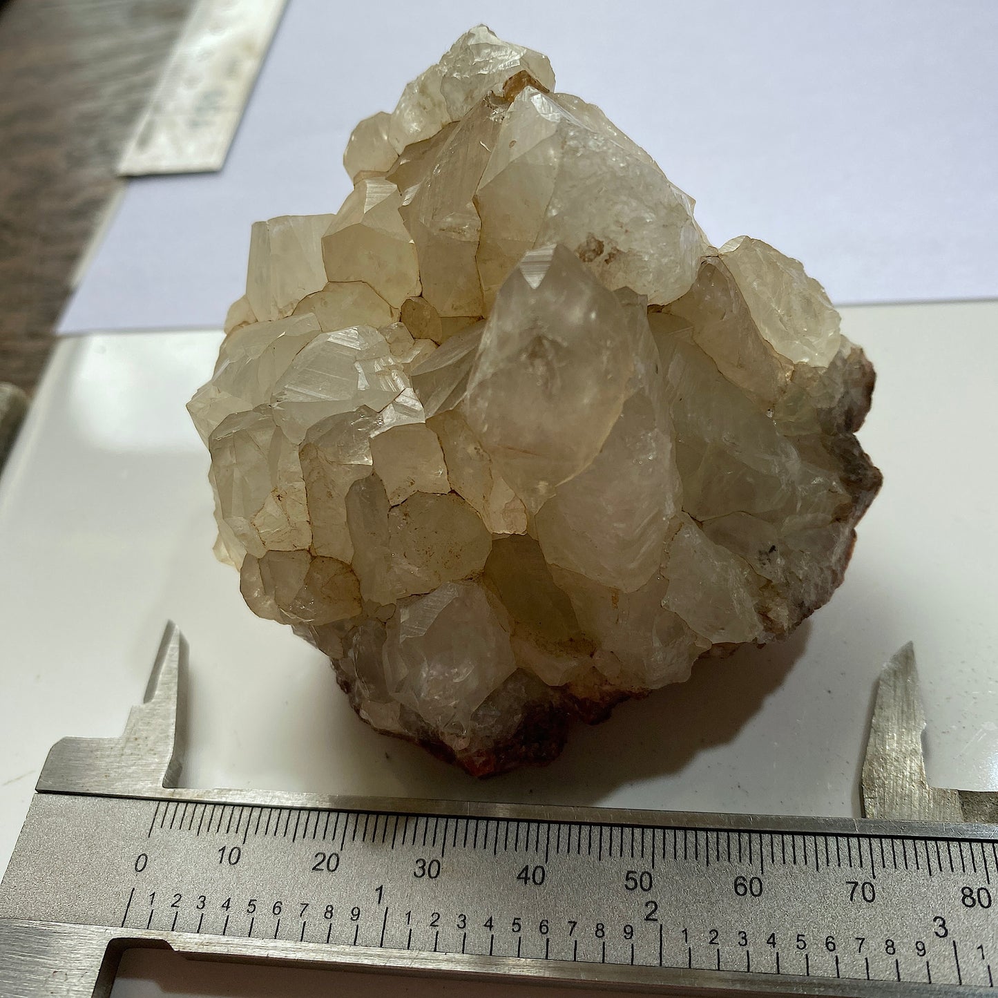 ASSEMBLAGE DE CRISTAL DE QUARTZ SUR GOETHITE DU MAROC 246g MF1076