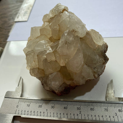 ASSEMBLAGE DE CRISTAL DE QUARTZ SUR GOETHITE DU MAROC 246g MF1076