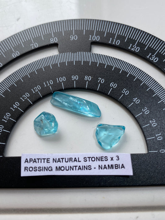 APATITE NATURAL ROUGH GEMSTONES x 3 : ROSSING MTS, ERONGO, NAMIBIA 5.53Ct MFG4833