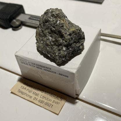 PINITE AFTER CORDIERITE : GREAT ROCK MINE, HENNOCK, BOVEYTRACEY, DEVON, ENGLAND 32g MF5483