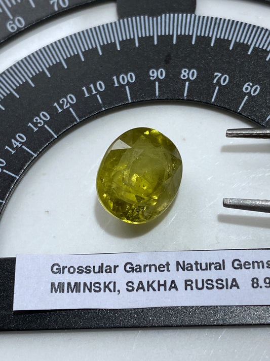 GROSSULAR GARNET GEMSTONE : MIMINSKY, SAKHA, RUSSIA  8.92Ct MFG4836