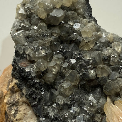 BARYTE SUR CERRUSITE DE LA MINE LAS DALLES, MAROC 188g MF1032