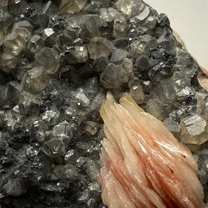 BARYTE SUR CERRUSITE DE LA MINE LAS DALLES, MAROC 188g MF1032