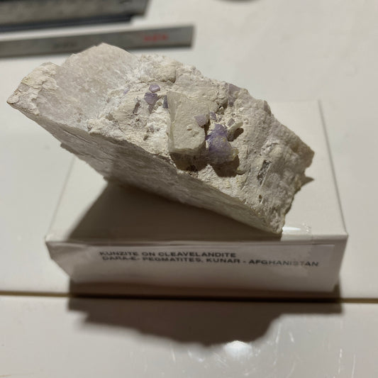 KUNZITE SPODUMENE ON CLEAVELANDITE : DARA-E PECH PEGMATITES, AFGHANISTAN  82g MF5487