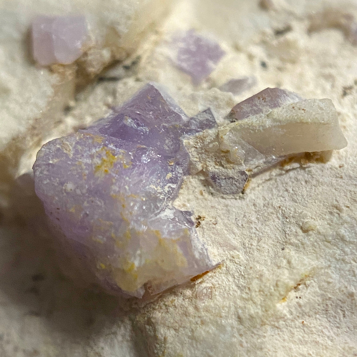 KUNZITE SPODUMENE ON CLEAVELANDITE : DARA-E PECH PEGMATITES, AFGHANISTAN  82g MF5487