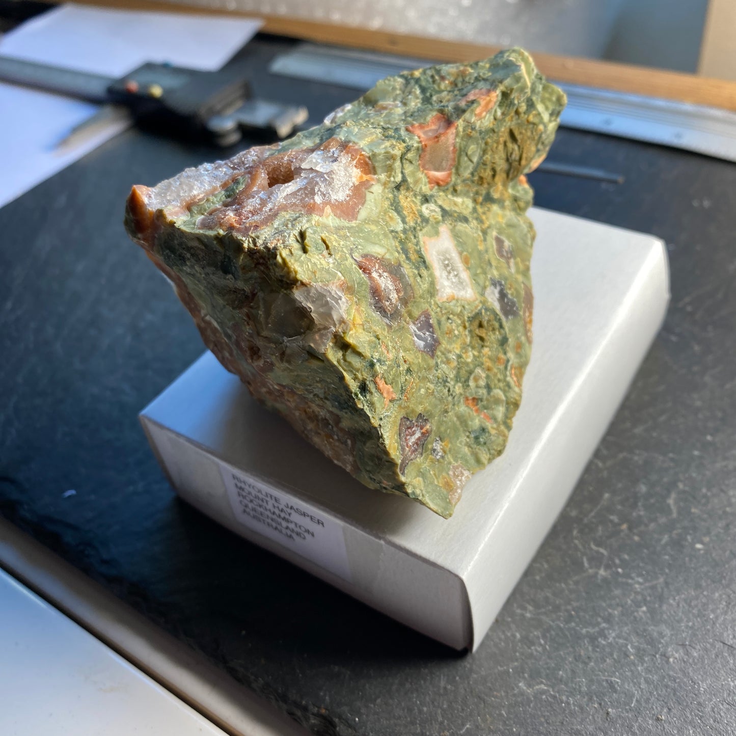 RHYOLITE JASPER, MOUNT HAY, QUEENSLAND, AUSTRALIA 300g MF1559